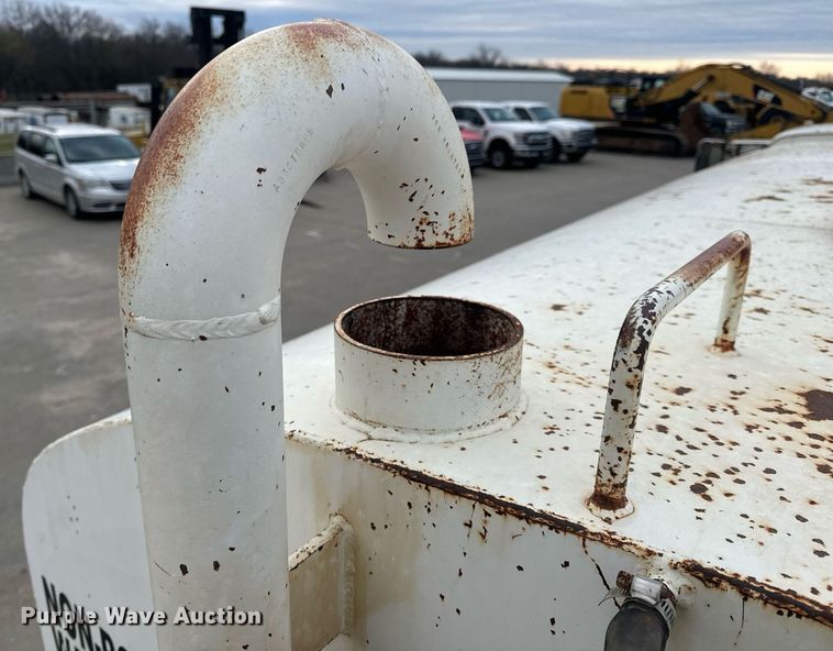 image for item EH6609 1993 Ford L8000 water truck