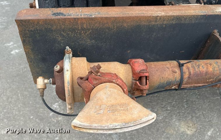 image for item EH6609 1993 Ford L8000 water truck