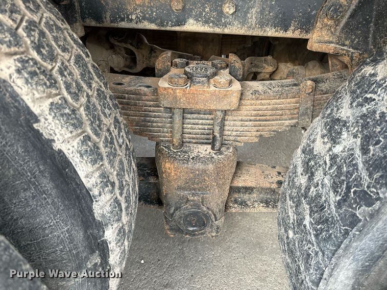 image for item EH6609 1993 Ford L8000 water truck