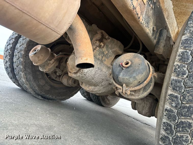 image for item EH6609 1993 Ford L8000 water truck