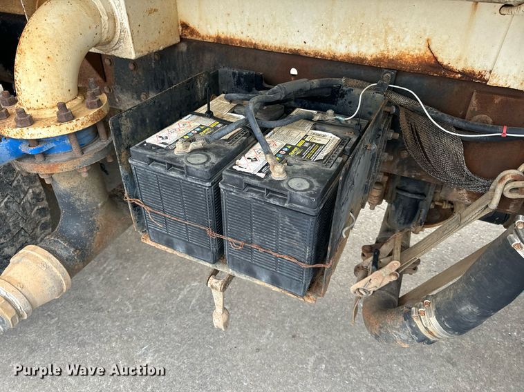 image for item EH6609 1993 Ford L8000 water truck