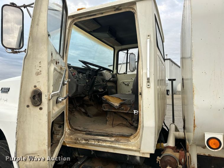 image for item EH6609 1993 Ford L8000 water truck