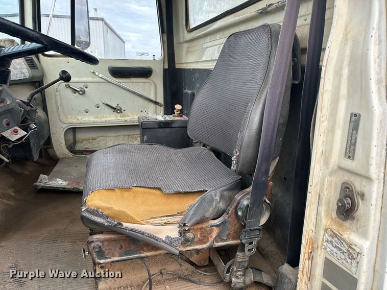 image for item EH6609 1993 Ford L8000 water truck