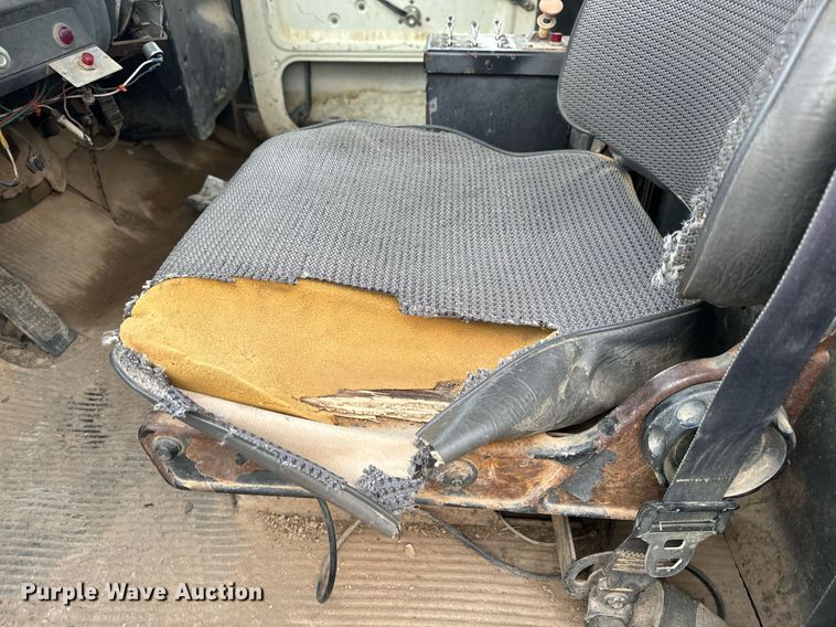 image for item EH6609 1993 Ford L8000 water truck