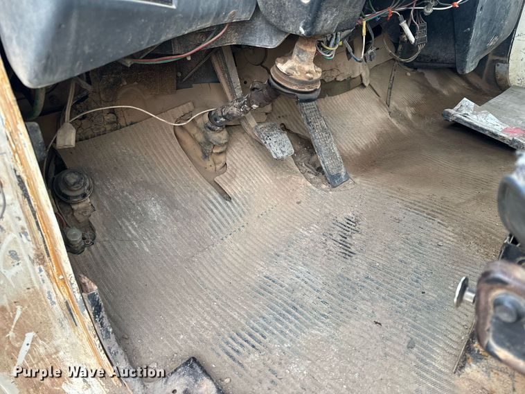 image for item EH6609 1993 Ford L8000 water truck