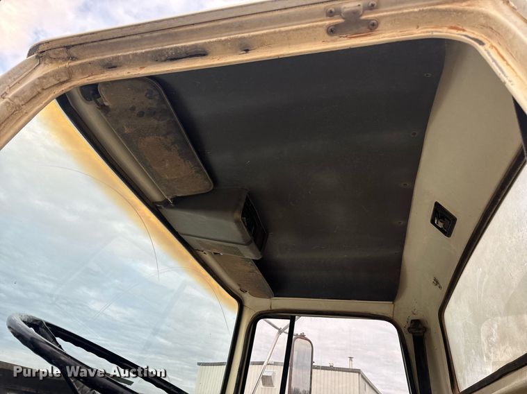 image for item EH6609 1993 Ford L8000 water truck