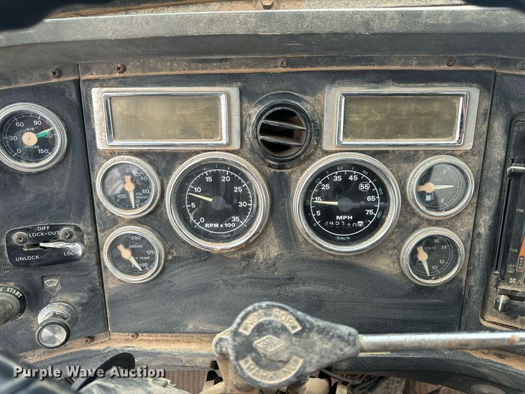 image for item EH6609 1993 Ford L8000 water truck