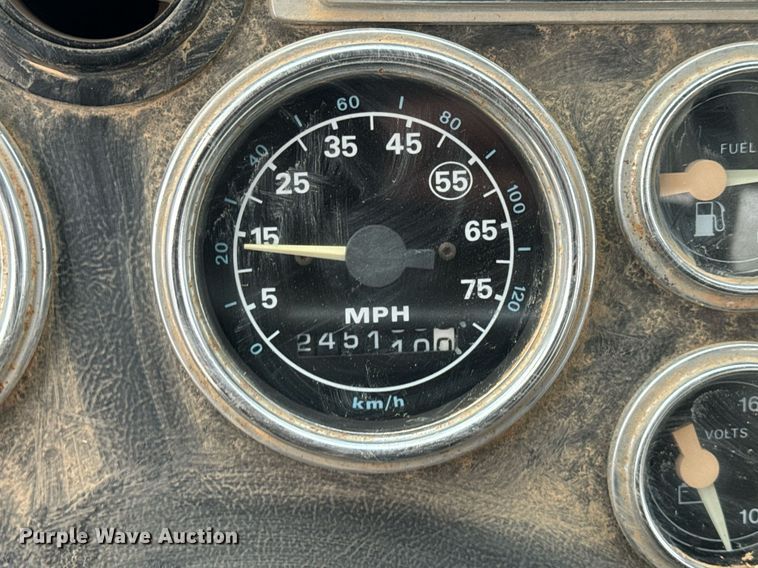 image for item EH6609 1993 Ford L8000 water truck