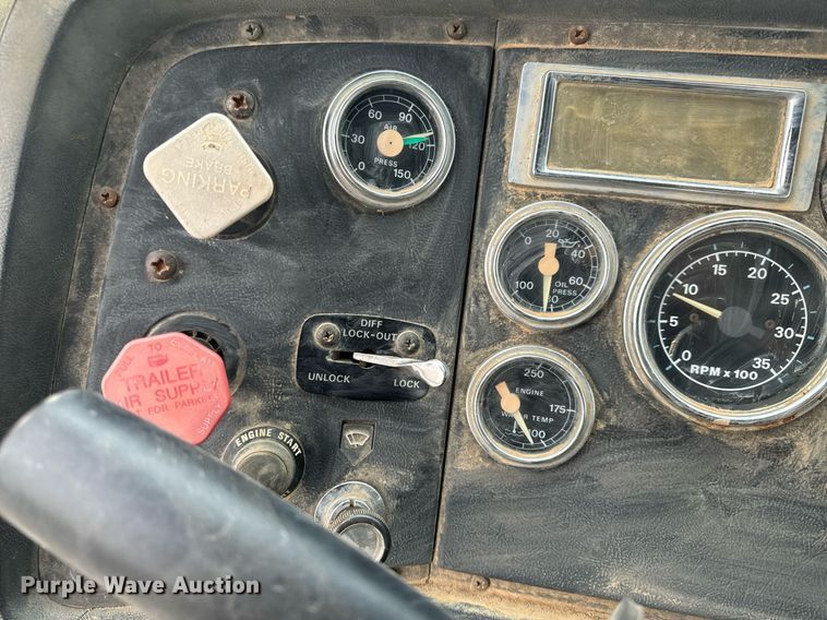 image for item EH6609 1993 Ford L8000 water truck