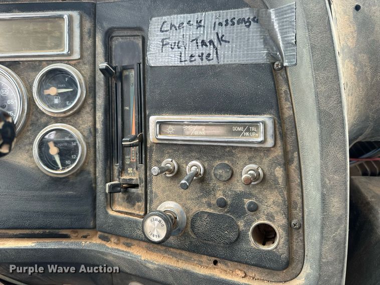 image for item EH6609 1993 Ford L8000 water truck