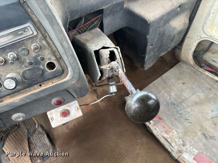 image for item EH6609 1993 Ford L8000 water truck