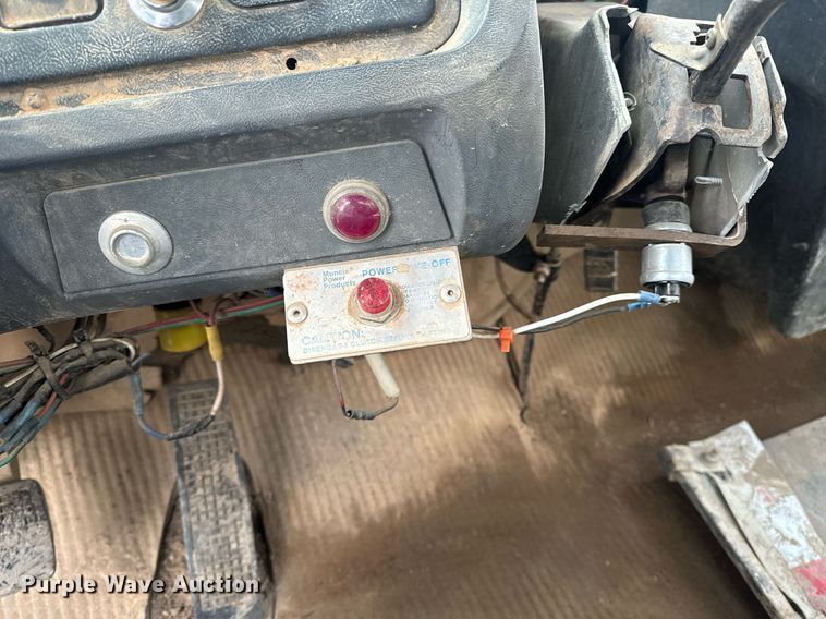 image for item EH6609 1993 Ford L8000 water truck