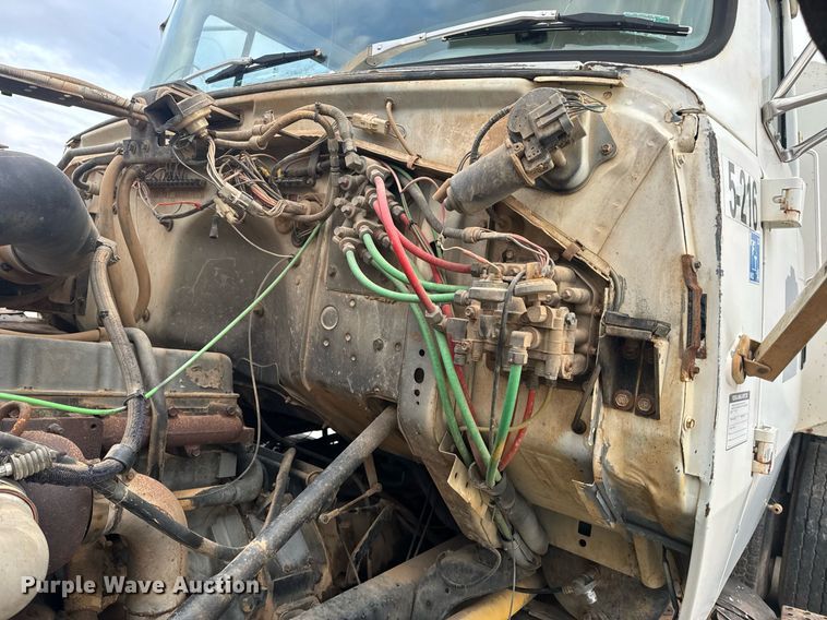 image for item EH6609 1993 Ford L8000 water truck