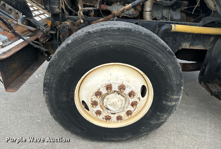 image for item EH6609 1993 Ford L8000 water truck