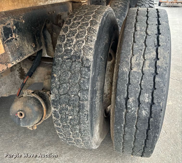 image for item EH6609 1993 Ford L8000 water truck