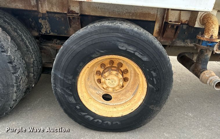 image for item EH6609 1993 Ford L8000 water truck