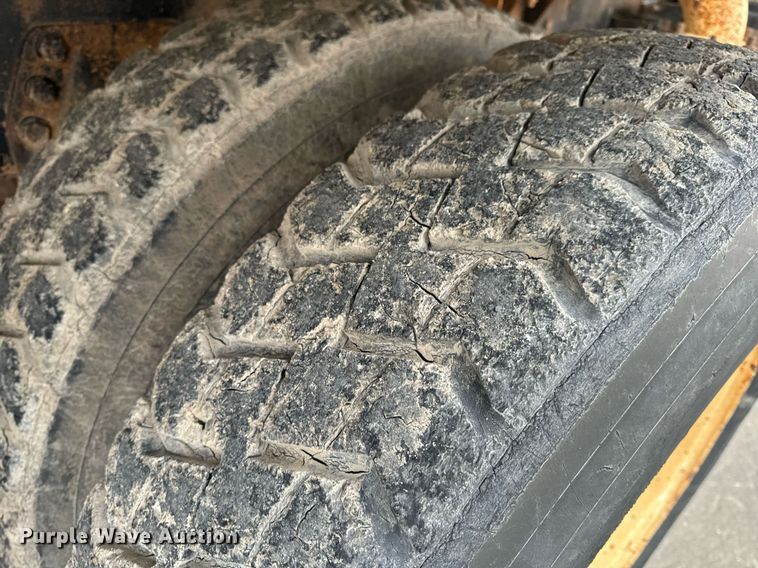 image for item EH6609 1993 Ford L8000 water truck