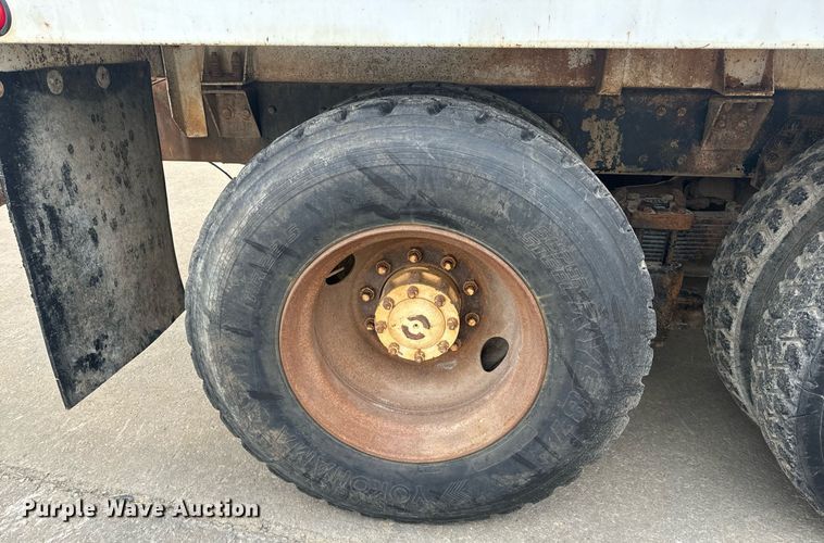 image for item EH6609 1993 Ford L8000 water truck