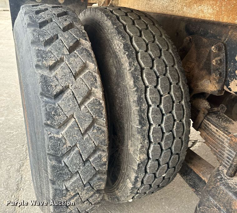 image for item EH6609 1993 Ford L8000 water truck