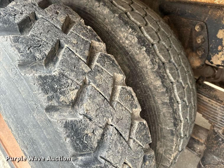 image for item EH6609 1993 Ford L8000 water truck