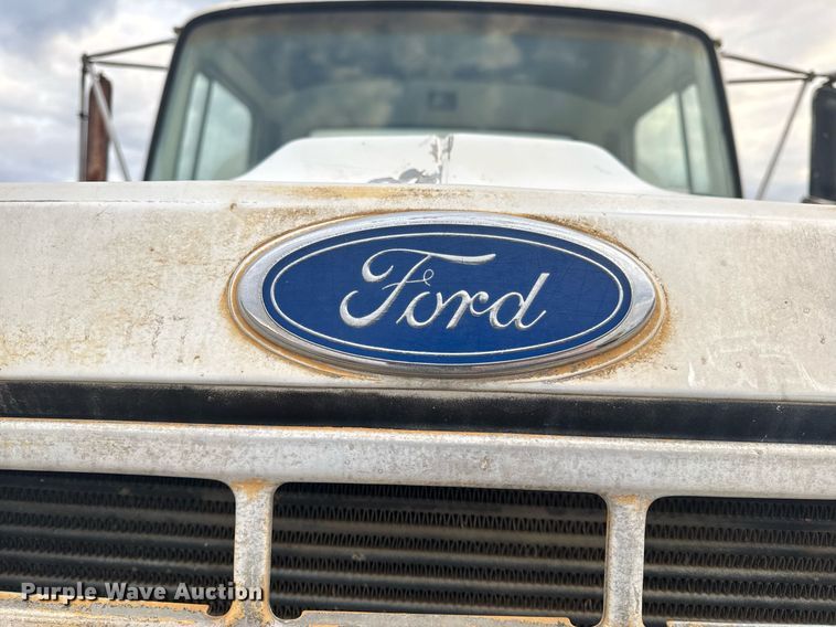 image for item EH6609 1993 Ford L8000 water truck