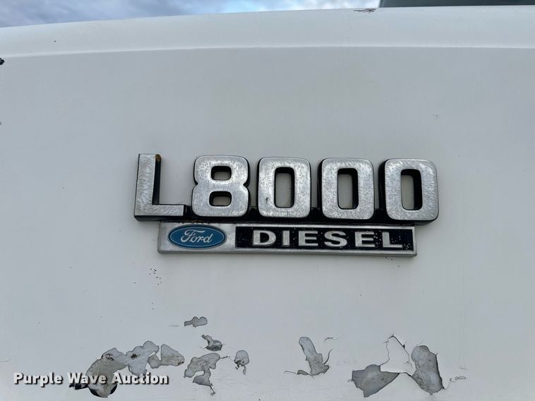 image for item EH6609 1993 Ford L8000 water truck