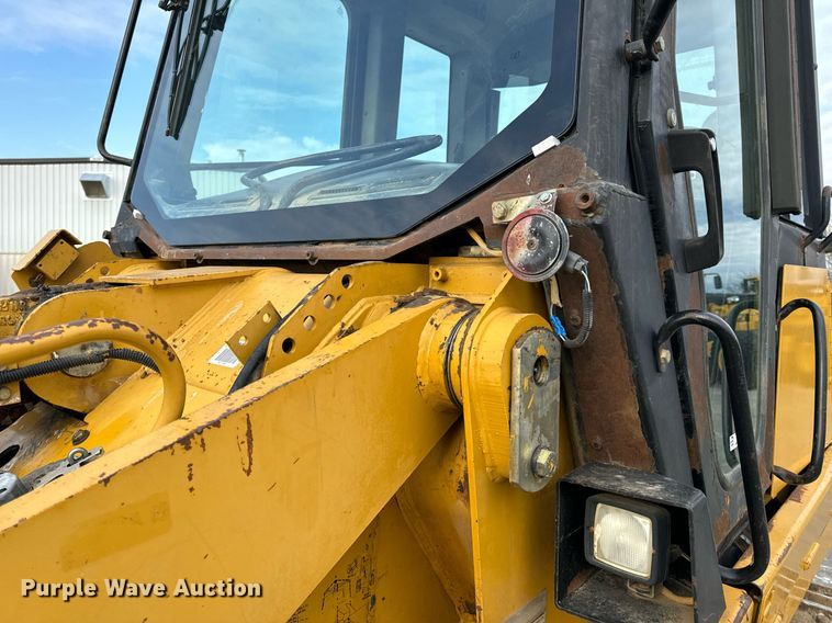 image for item EH6610 2006 Caterpillar 953C track loader