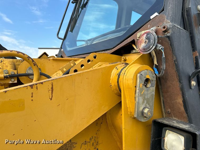 image for item EH6610 2006 Caterpillar 953C track loader