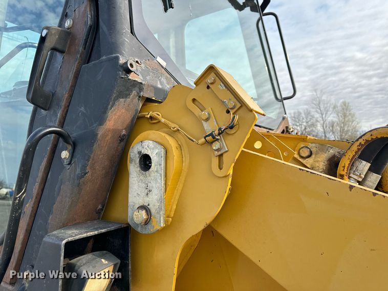 image for item EH6610 2006 Caterpillar 953C track loader
