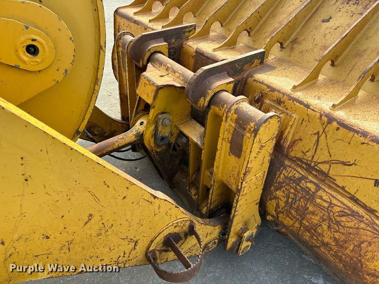 image for item EH6610 2006 Caterpillar 953C track loader