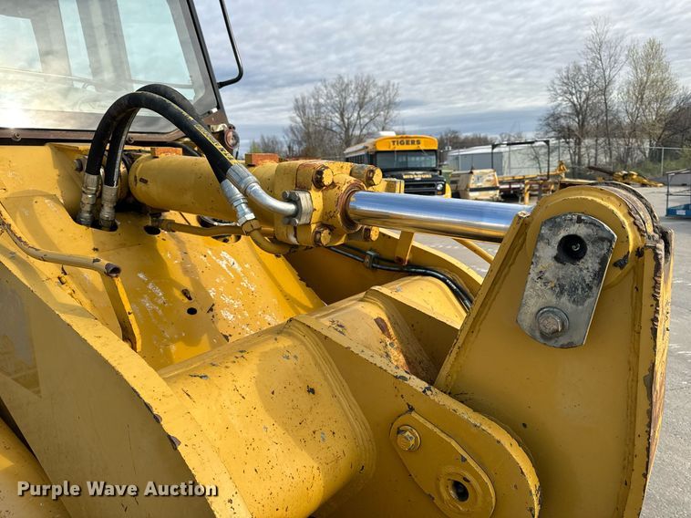 image for item EH6610 2006 Caterpillar 953C track loader