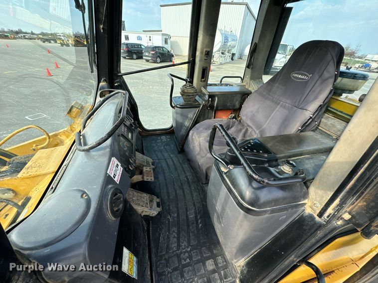 image for item EH6610 2006 Caterpillar 953C track loader