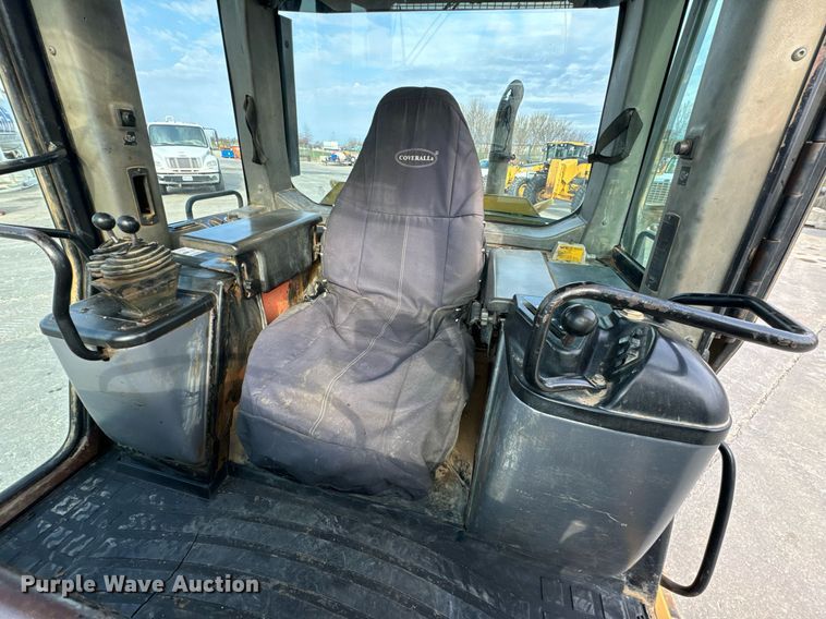 image for item EH6610 2006 Caterpillar 953C track loader