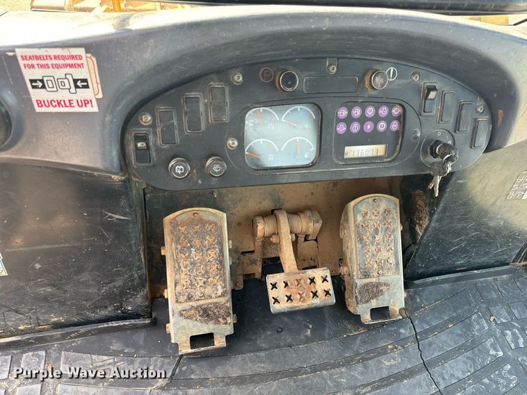 image for item EH6610 2006 Caterpillar 953C track loader