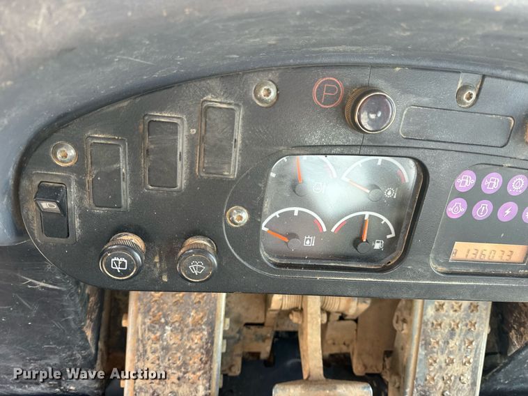 image for item EH6610 2006 Caterpillar 953C track loader