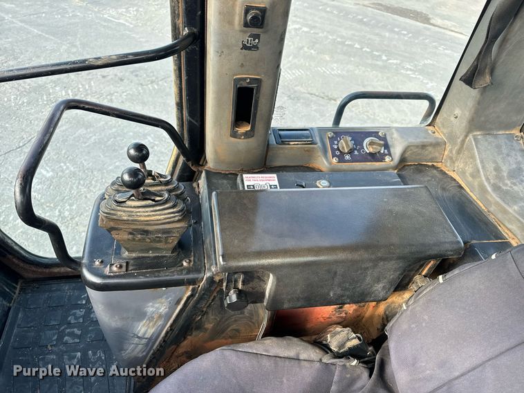 image for item EH6610 2006 Caterpillar 953C track loader