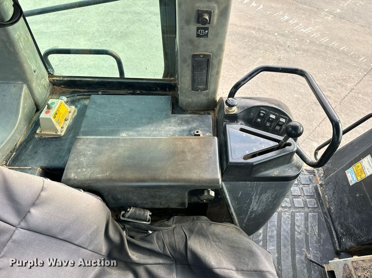 image for item EH6610 2006 Caterpillar 953C track loader