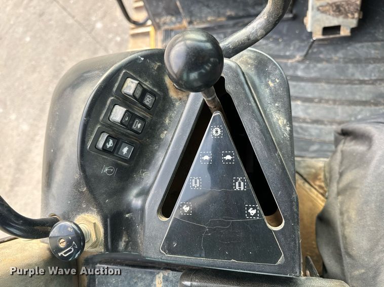 image for item EH6610 2006 Caterpillar 953C track loader