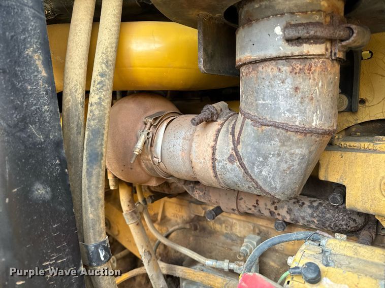 image for item EH6610 2006 Caterpillar 953C track loader