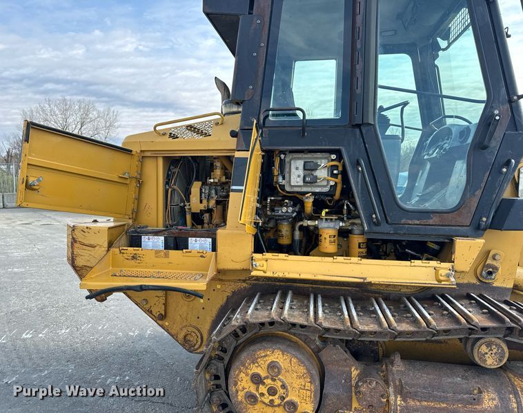 image for item EH6610 2006 Caterpillar 953C track loader