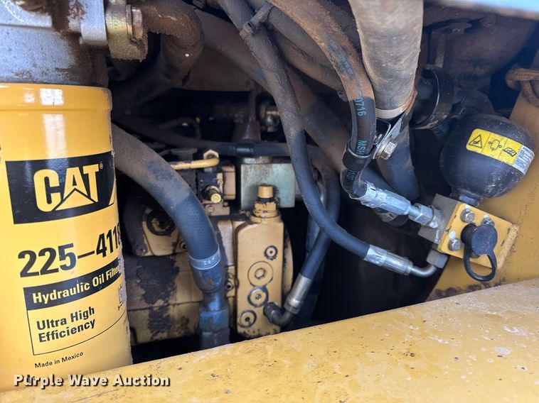 image for item EH6610 2006 Caterpillar 953C track loader