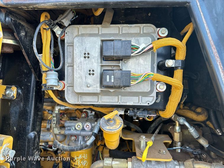 image for item EH6610 2006 Caterpillar 953C track loader