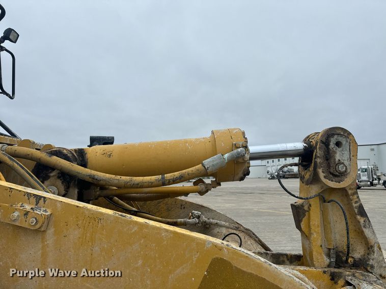 image for item EH6612 2011 Caterpillar 966H wheel loader