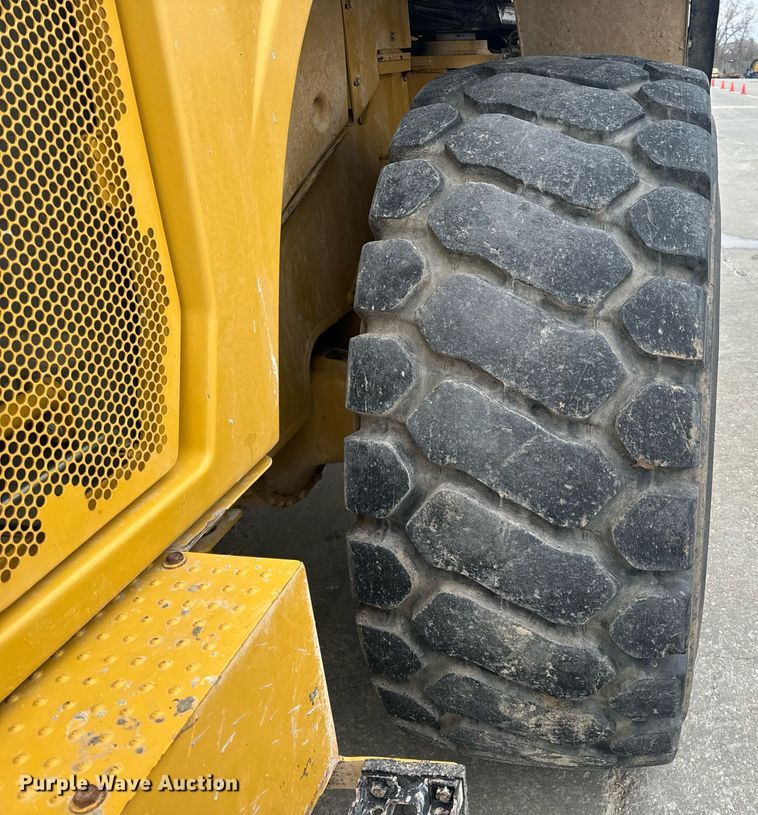 image for item EH6612 2011 Caterpillar 966H wheel loader