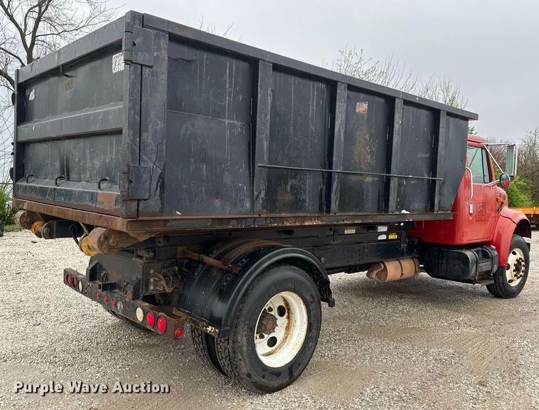 image for item EH6641 1999 International 4900 roll-off container truck