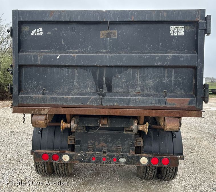 image for item EH6641 1999 International 4900 roll-off container truck