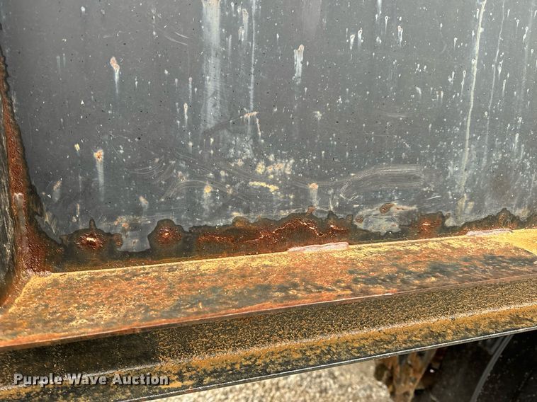 image for item EH6641 1999 International 4900 roll-off container truck