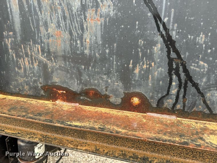 image for item EH6641 1999 International 4900 roll-off container truck