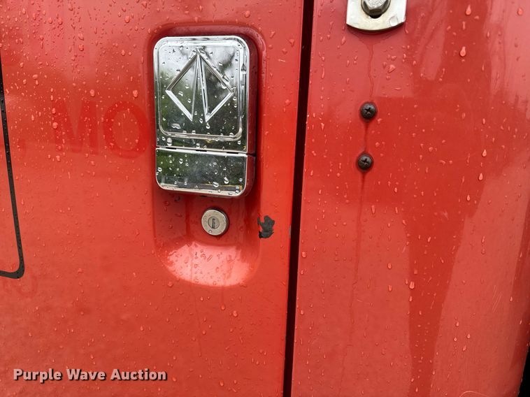 image for item EH6641 1999 International 4900 roll-off container truck