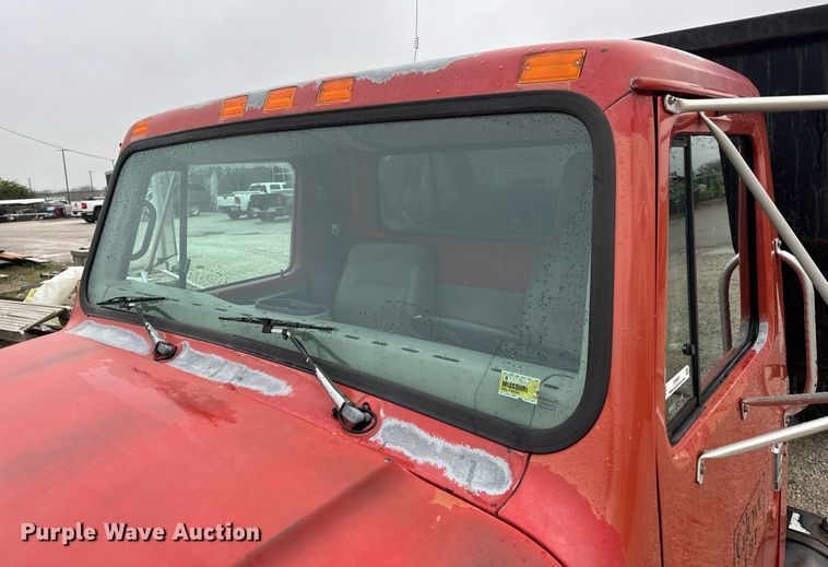 image for item EH6641 1999 International 4900 roll-off container truck